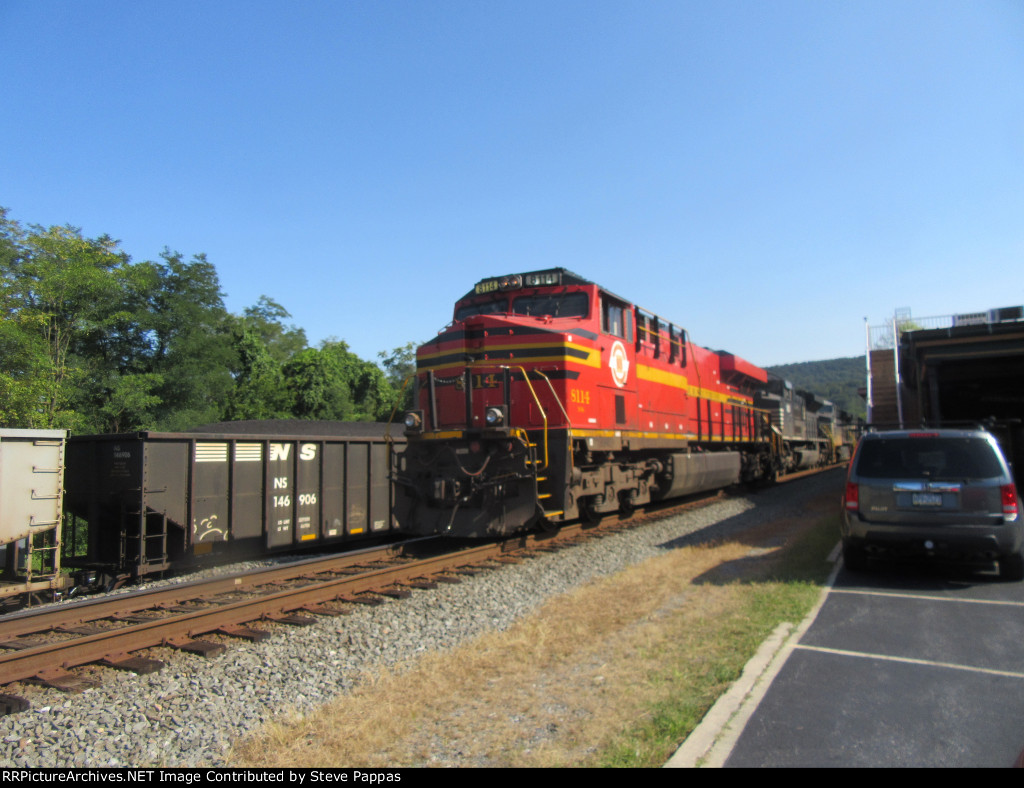 NS 8114 holding in Marysville, waiting to go West